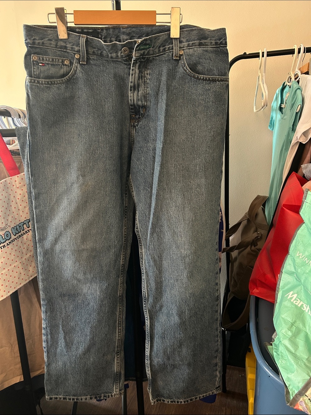 Tommy Hilfiger Men’s Relaxed Jeans in Medium Blue Wash